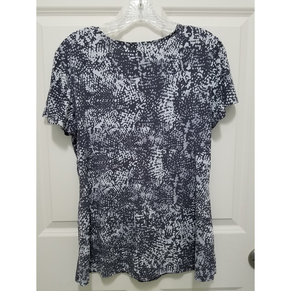 Daisy Fuentes Sz L Short Sleeve Twisted Front BOHO Gray V-NECK Women Top - Picture 2 of 12